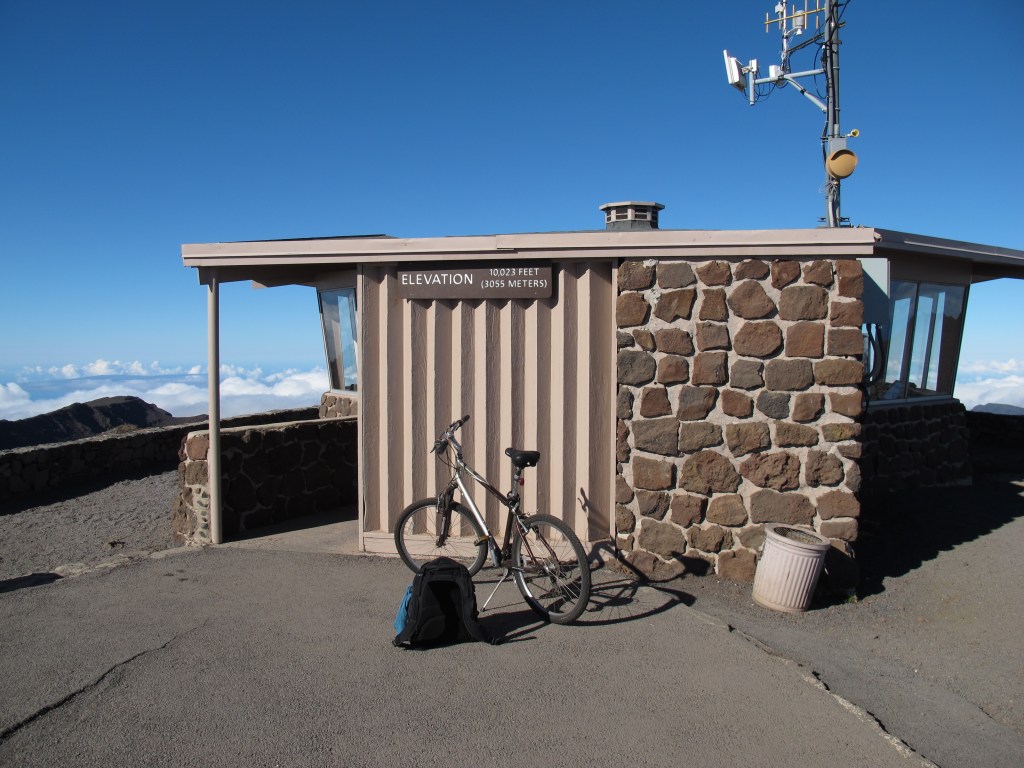 Das Fahrrad auf dem Haleakala, dem höhstem Berg auf Maui, Hawaii.